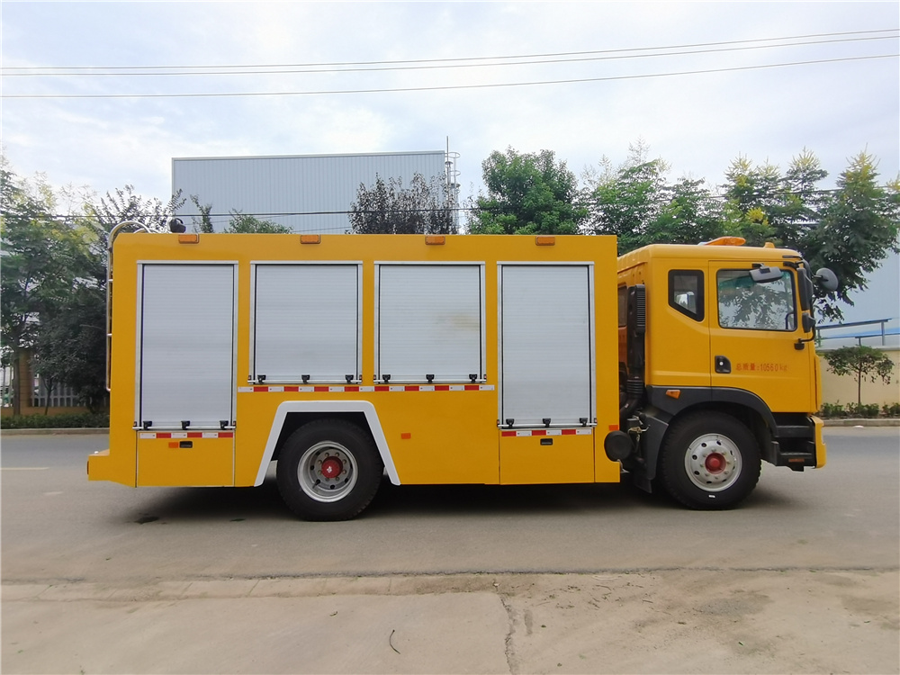 東風(fēng)D9大流量排水搶險(xiǎn)車