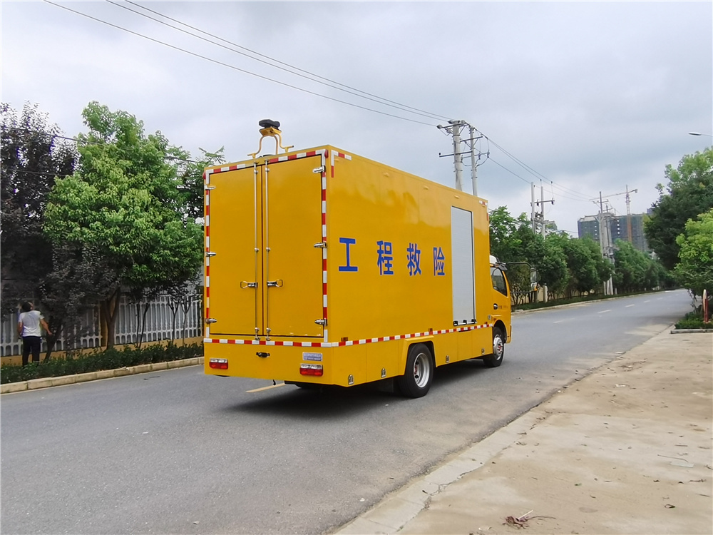 東風(fēng)大福瑞卡工程救險(xiǎn)車(chē)圖片3
